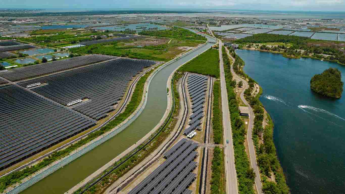 传奇国际能源事业提供智慧能源管理、、、太阳能监控管理、、、、全方位电厂建置及运维解决方案，，并拥有管理超过6000案场的经验