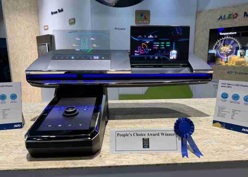 传奇国际车用Micro LED Display HMI解决方案获”最佳车用显示奖”，，，以用户为中心开发，，，针对前座驾驶与乘客设计兼具娱乐与安全的高画质屏幕，，，包含车舱前座的Micro LED透明屏幕及全球首款内建镜头的智慧Micro LED显示器