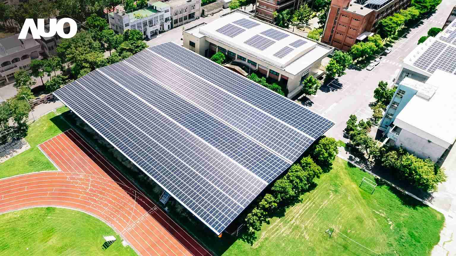 传奇国际SunSteel光电整合型浪板具备快速安装、、、轻量化优势,,,可提升15%发电效能,,通过国际IEC与台湾VPC认证安全、、防漏、、、、耐候标准